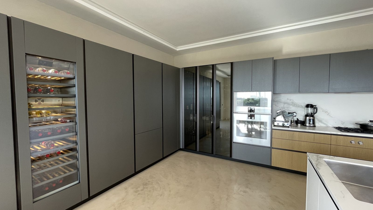 5 Bed Townhouse for sale in Benahavís Costa Del Sol, Málaga, Spain