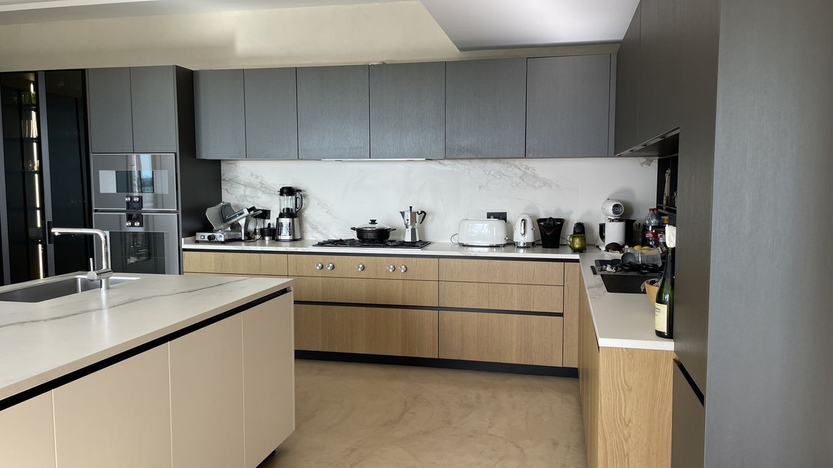 5 Bed Townhouse for sale in Benahavís Costa Del Sol, Málaga, Spain