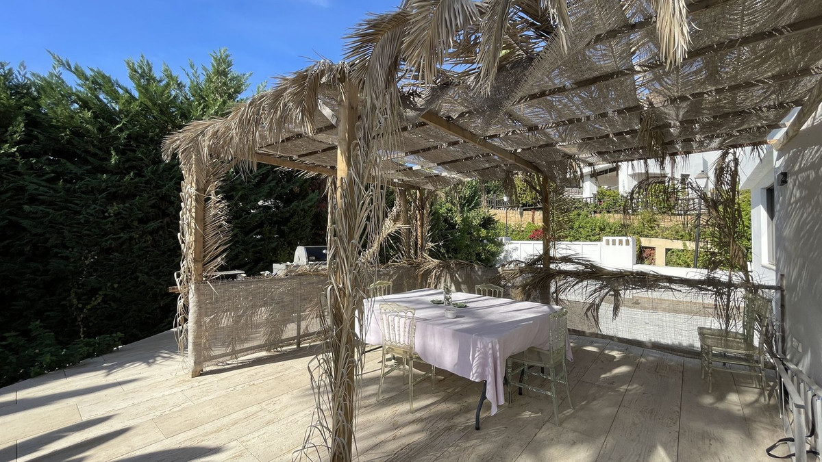 5 Bed Townhouse for sale in Benahavís Costa Del Sol, Málaga, Spain