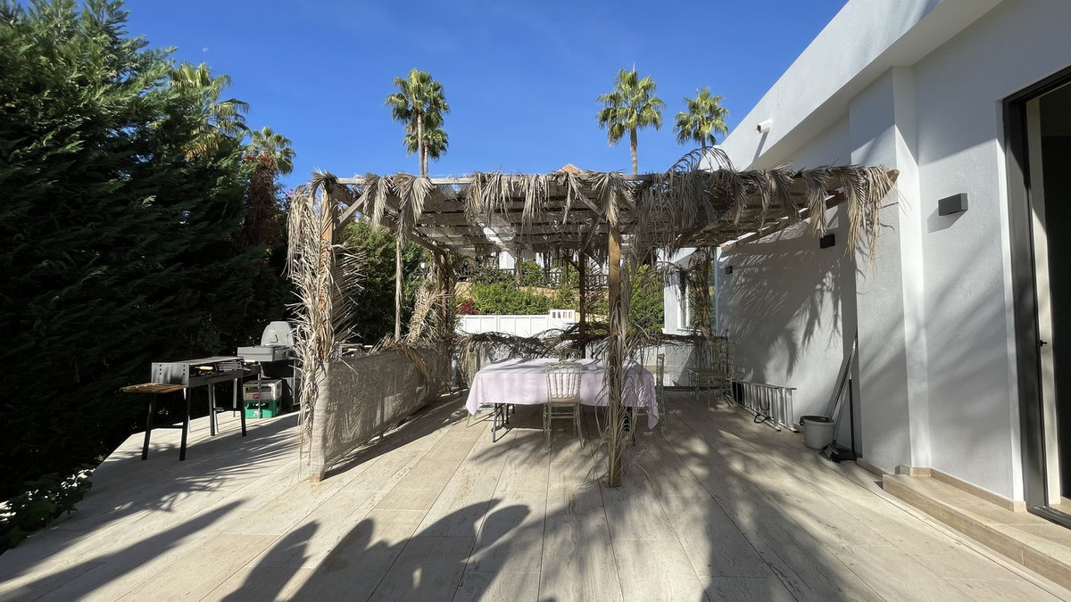 5 Bed Townhouse for sale in Benahavís Costa Del Sol, Málaga, Spain