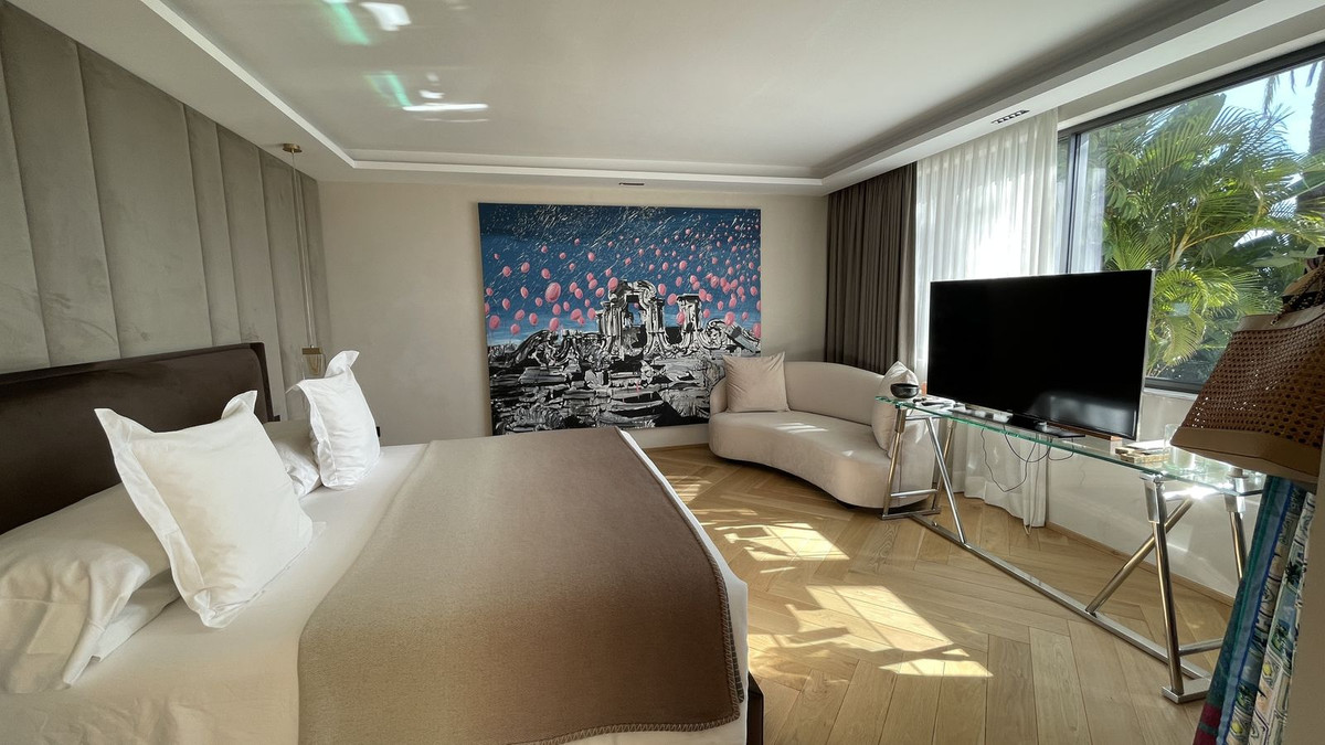5 Bed Townhouse for sale in Benahavís Costa Del Sol, Málaga, Spain