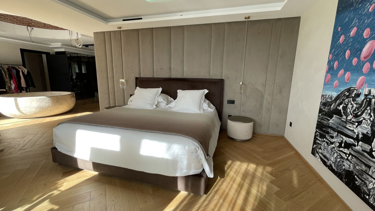 5 Bed Townhouse for sale in Benahavís Costa Del Sol, Málaga, Spain
