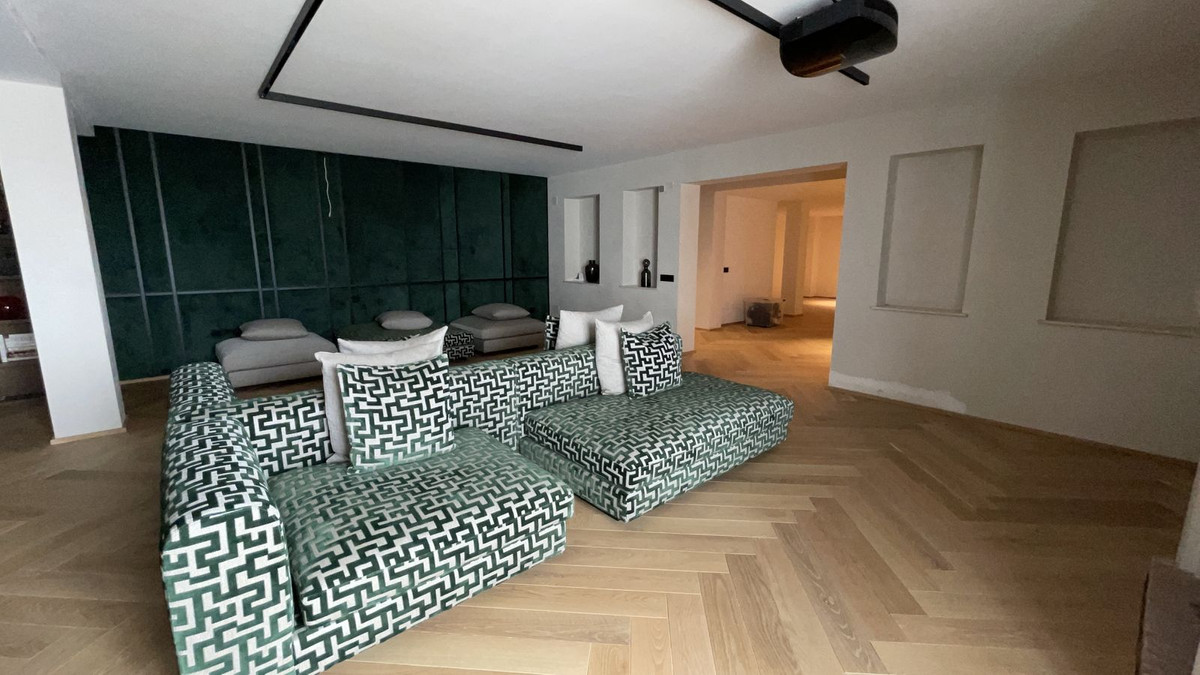 5 Bed Townhouse for sale in Benahavís Costa Del Sol, Málaga, Spain