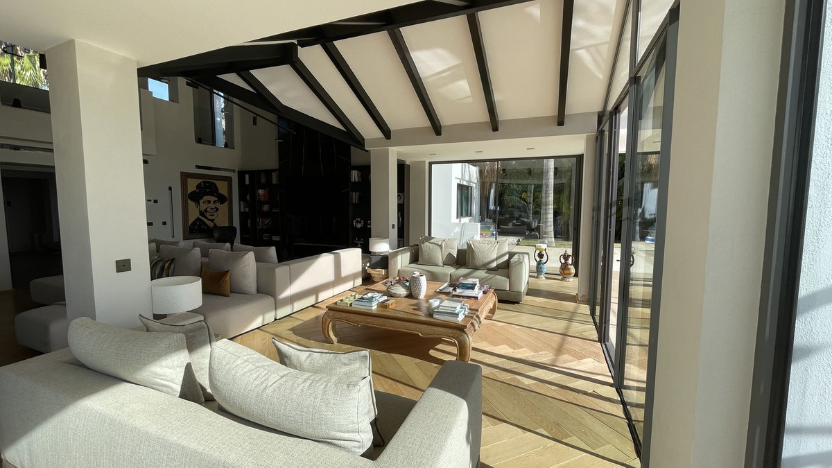5 Bed Townhouse for sale in Benahavís Costa Del Sol, Málaga, Spain