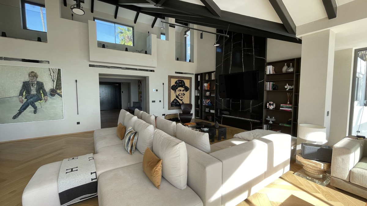 5 Bed Townhouse for sale in Benahavís Costa Del Sol, Málaga, Spain