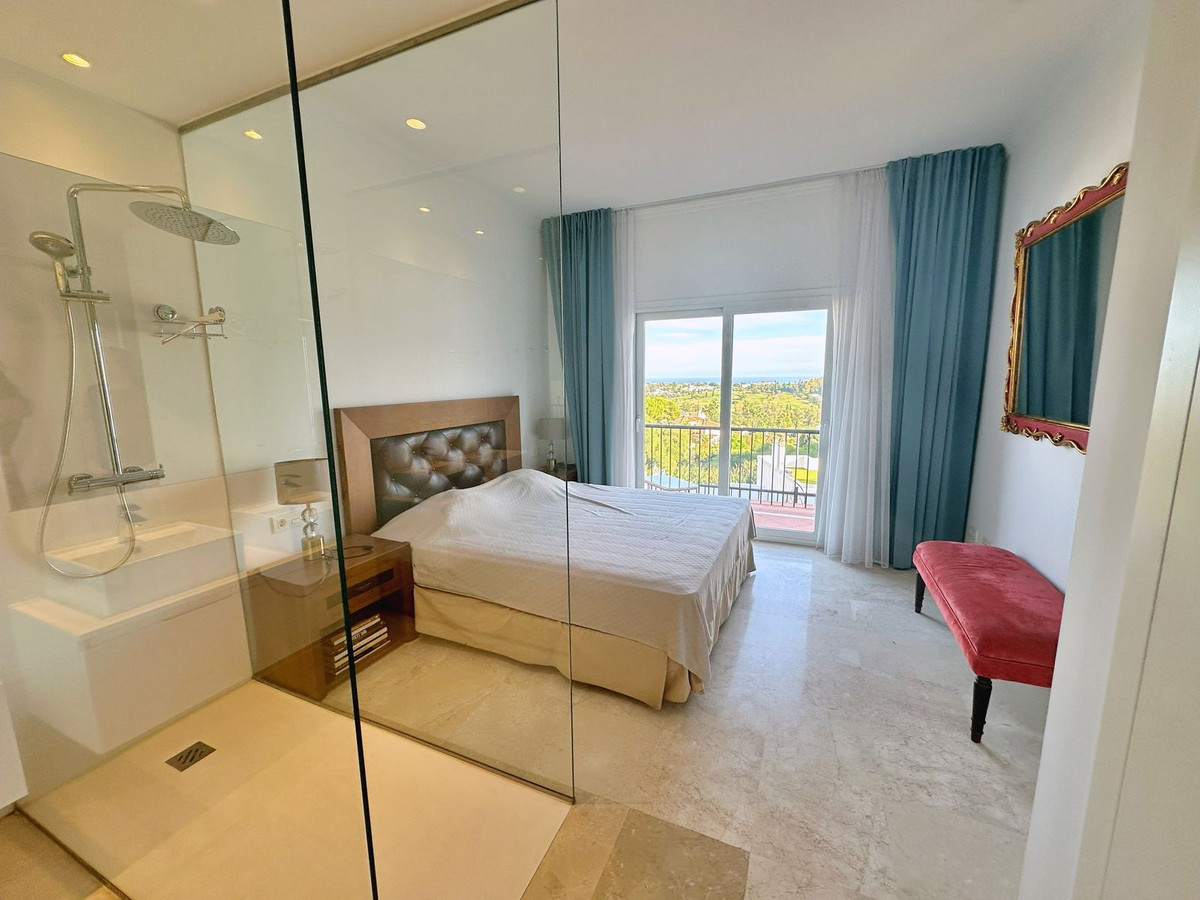 5 Bed Apartment for sale in El Paraiso Costa Del Sol, Málaga, Spain