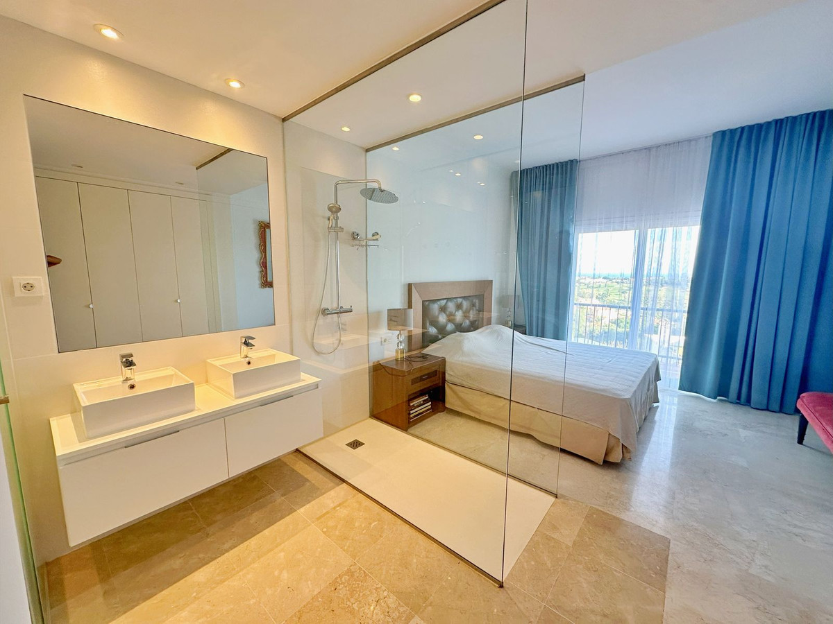 5 Bed Apartment for sale in El Paraiso Costa Del Sol, Málaga, Spain