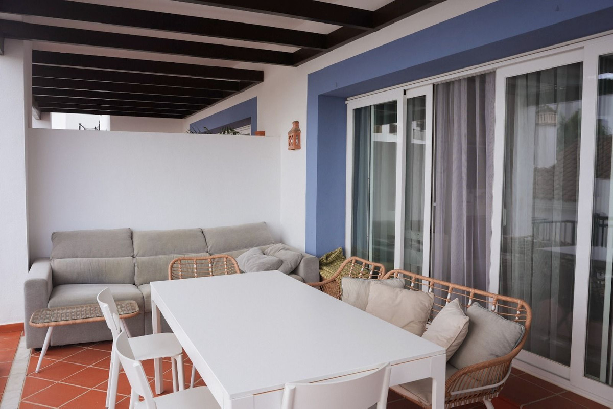 5 Bed Apartment for sale in El Paraiso Costa Del Sol, Málaga, Spain