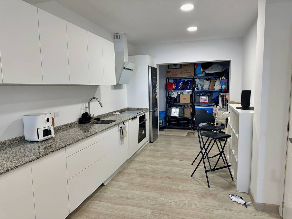 5 Bed Apartment for sale in El Paraiso Costa Del Sol, Málaga, Spain