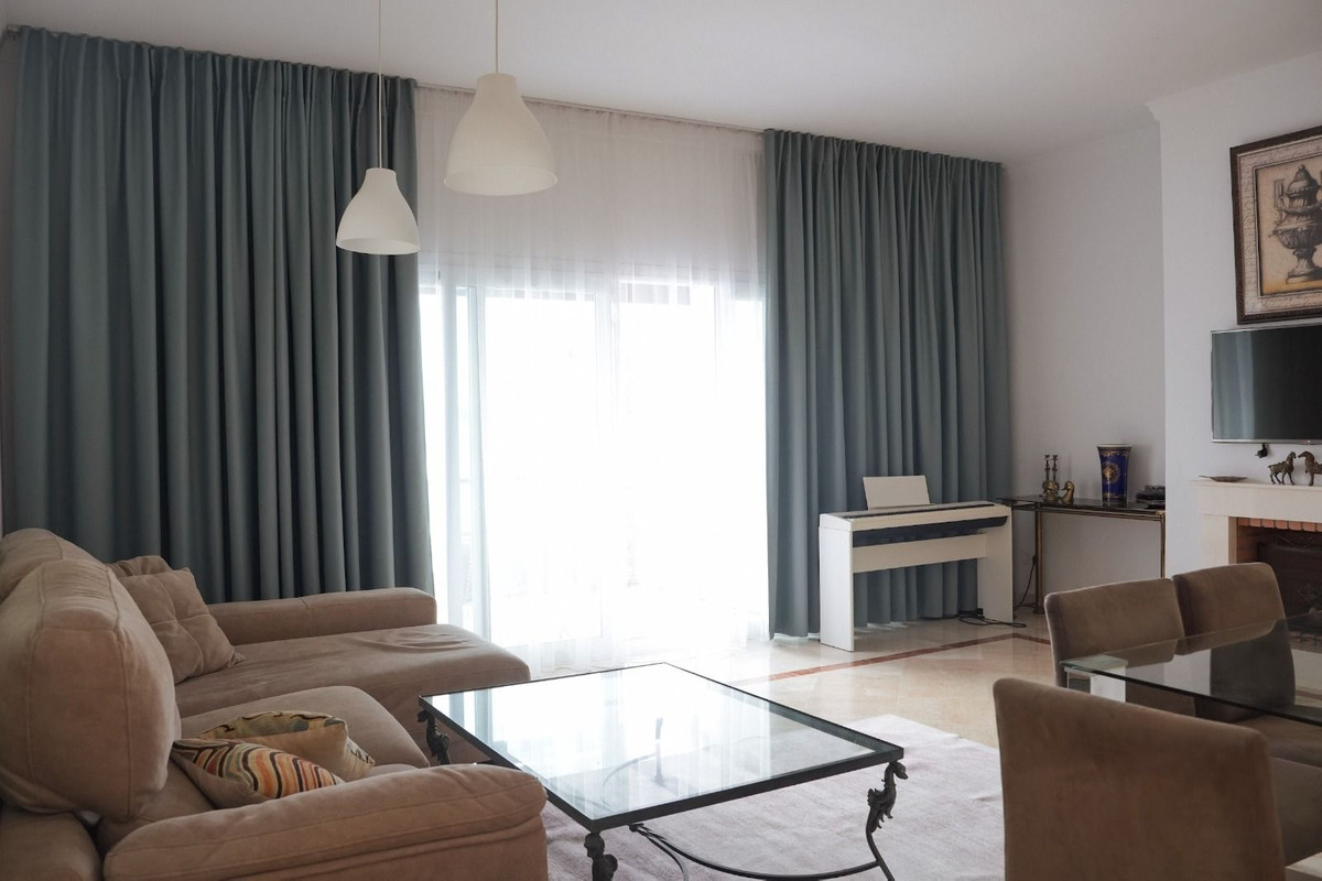 5 Bed Apartment for sale in El Paraiso Costa Del Sol, Málaga, Spain
