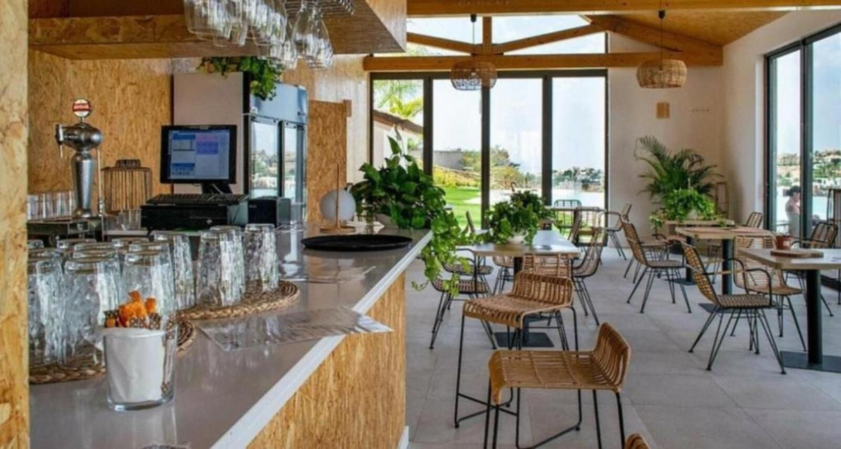 5 Bed Apartment for sale in El Paraiso Costa Del Sol, Málaga, Spain