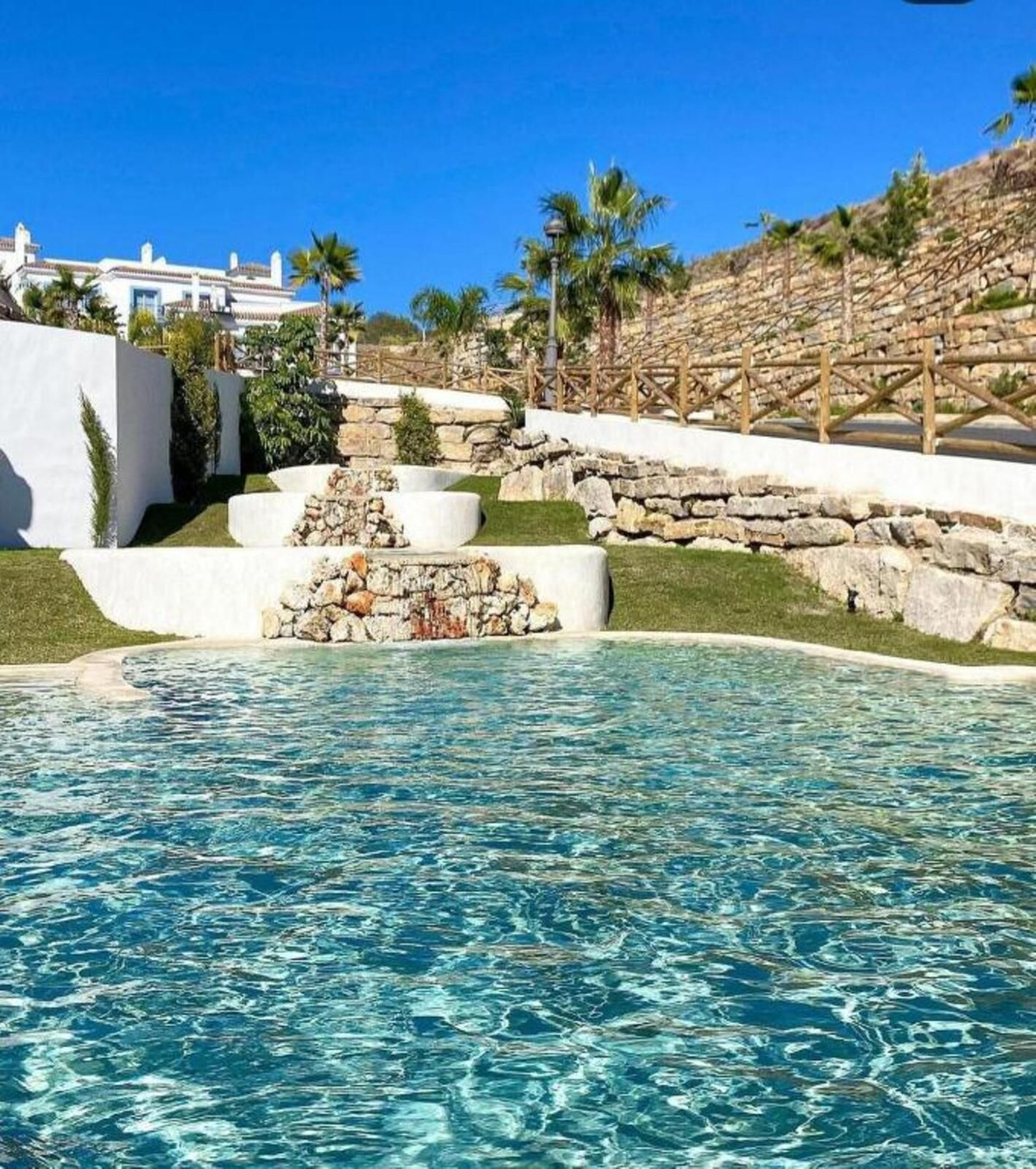 5 Bed Apartment for sale in El Paraiso Costa Del Sol, Málaga, Spain