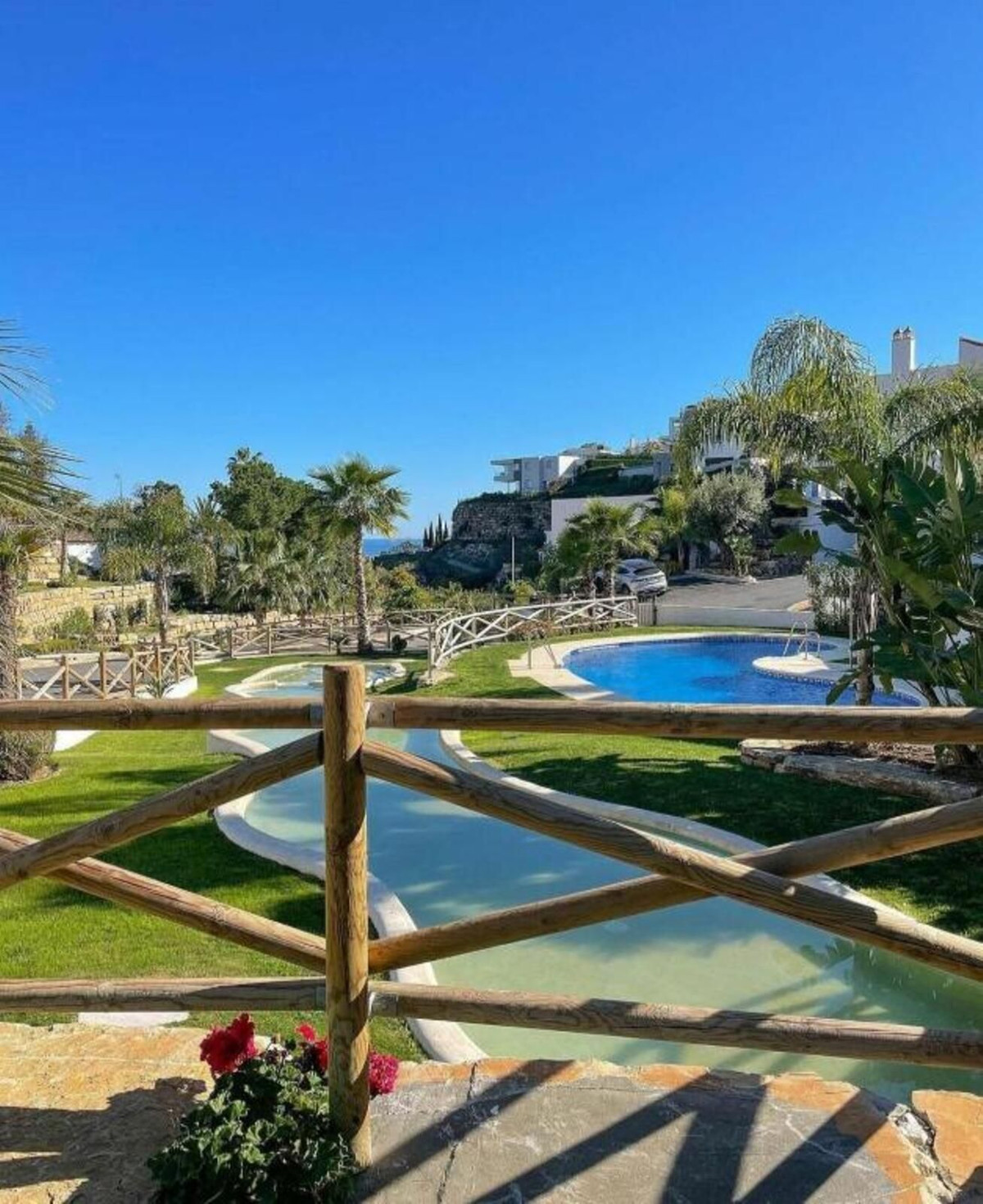 5 Bed Apartment for sale in El Paraiso Costa Del Sol, Málaga, Spain