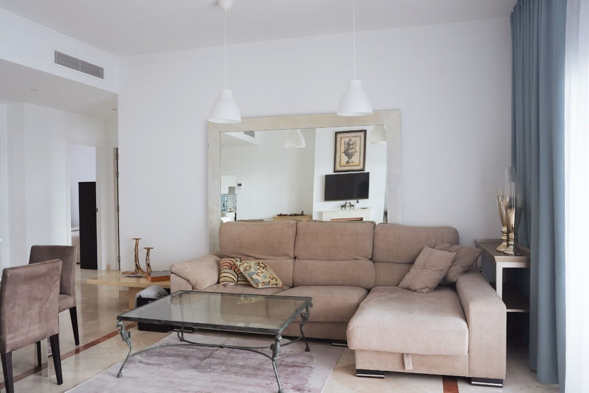 5 Bed Apartment for sale in El Paraiso Costa Del Sol, Málaga, Spain