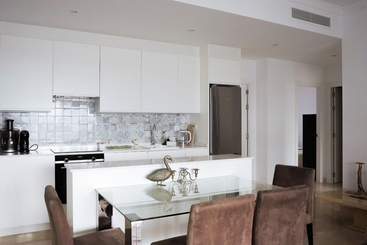 5 Bed Apartment for sale in El Paraiso Costa Del Sol, Málaga, Spain