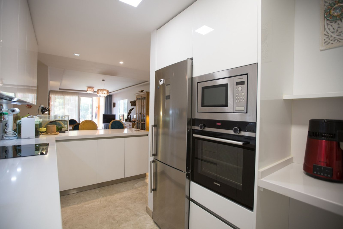2 Bed Apartment for sale in Nueva Andalucía Costa Del Sol, Málaga, Spain