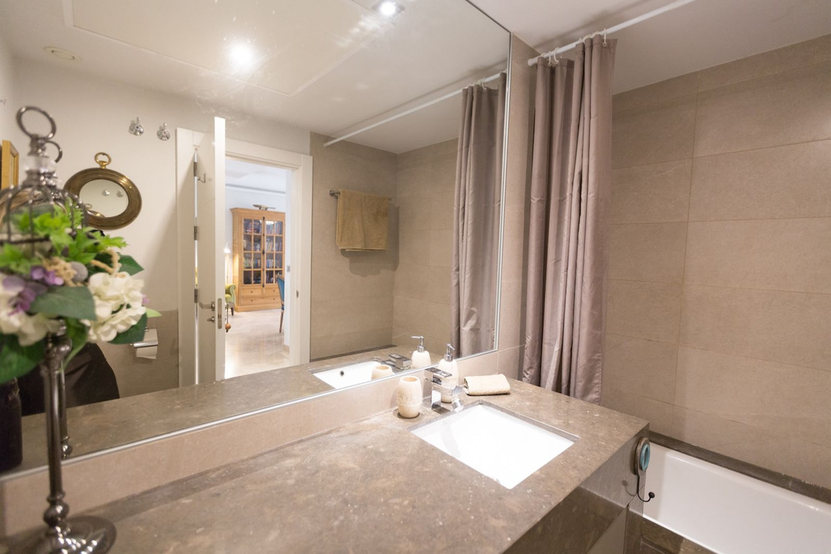 2 Bed Apartment for sale in Nueva Andalucía Costa Del Sol, Málaga, Spain