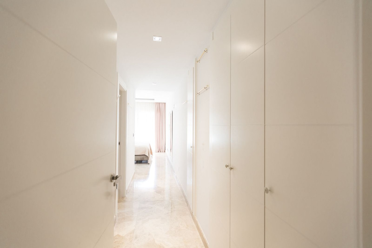 2 Bed Apartment for sale in Nueva Andalucía Costa Del Sol, Málaga, Spain
