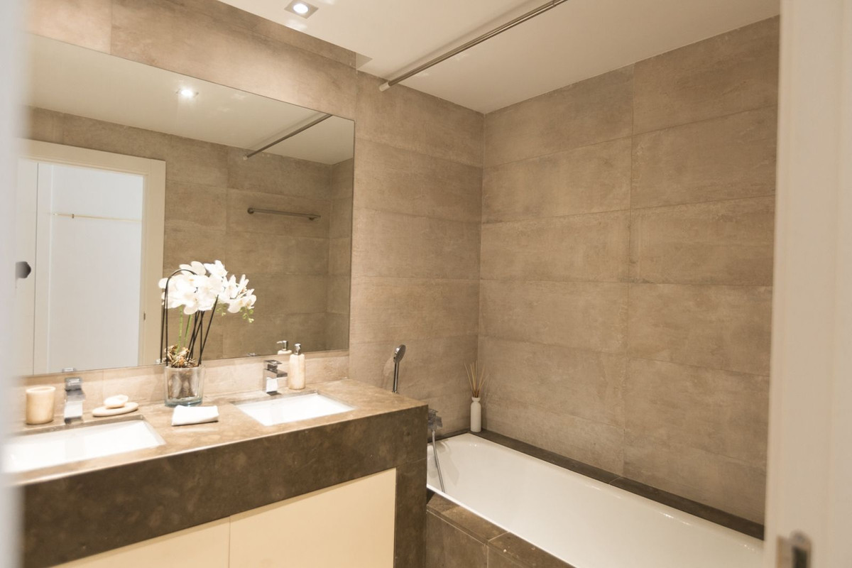 2 Bed Apartment for sale in Nueva Andalucía Costa Del Sol, Málaga, Spain