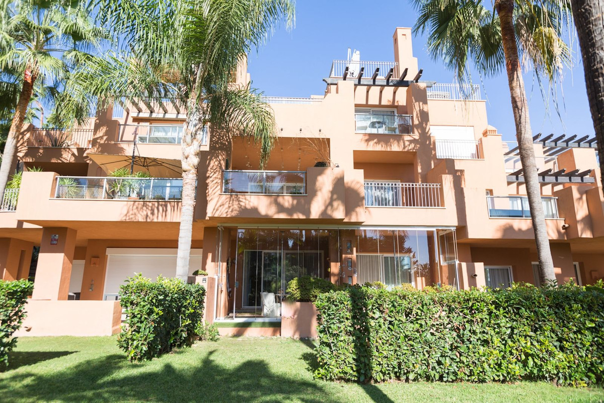 2 Bed Apartment for sale in Nueva Andalucía Costa Del Sol, Málaga, Spain