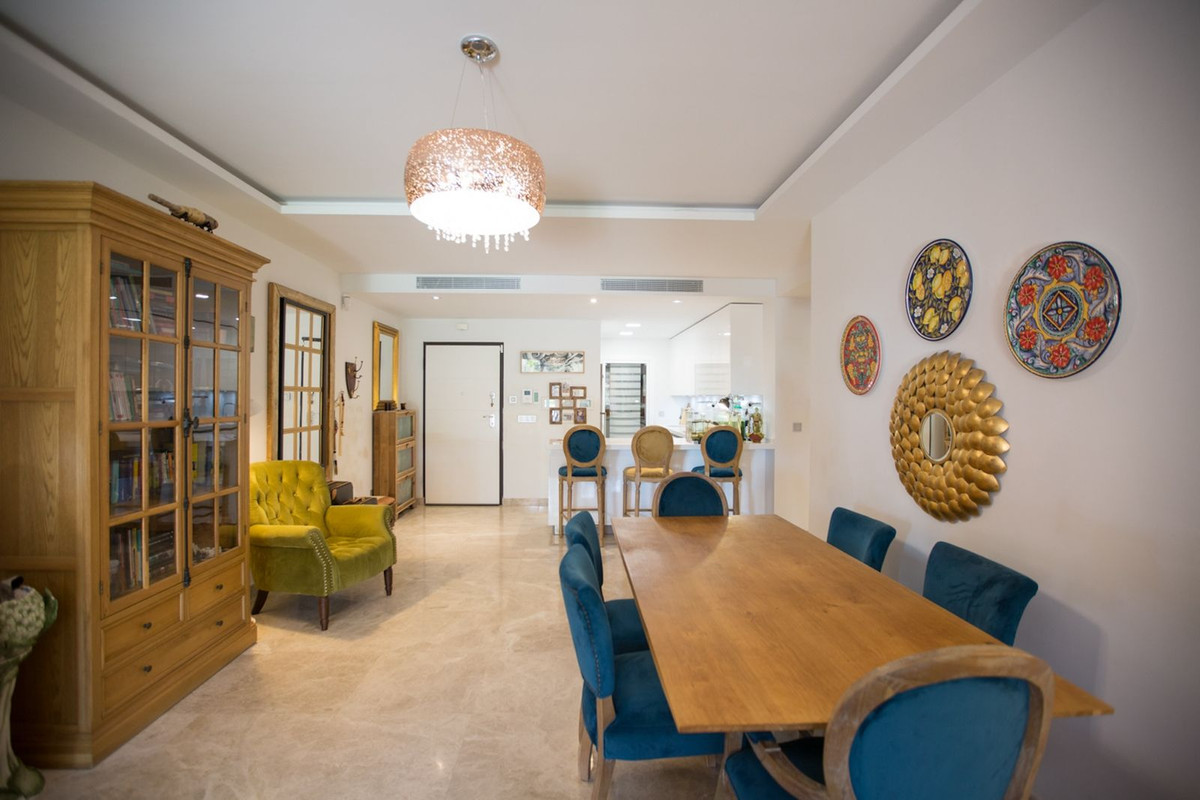 2 Bed Apartment for sale in Nueva Andalucía Costa Del Sol, Málaga, Spain