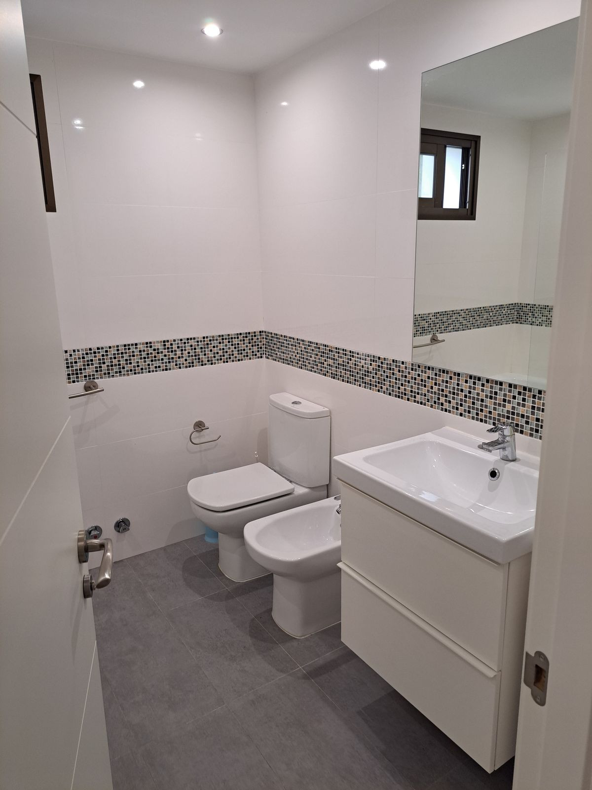 Se vende Apartamento Planta Media de 2 dormitorios en Costa Del Sol, Málaga, España