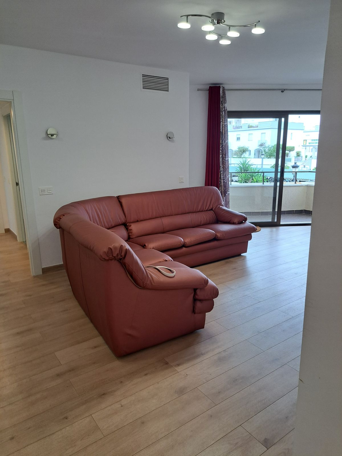 Se vende Apartamento Planta Media de 2 dormitorios en Costa Del Sol, Málaga, España