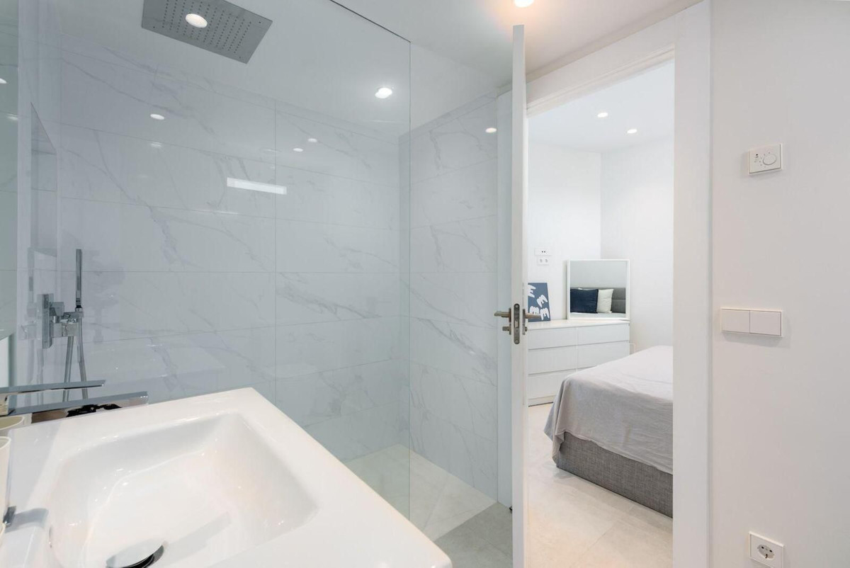 2 Bed Apartment for sale in Puerto Banús Costa Del Sol, Málaga, Spain