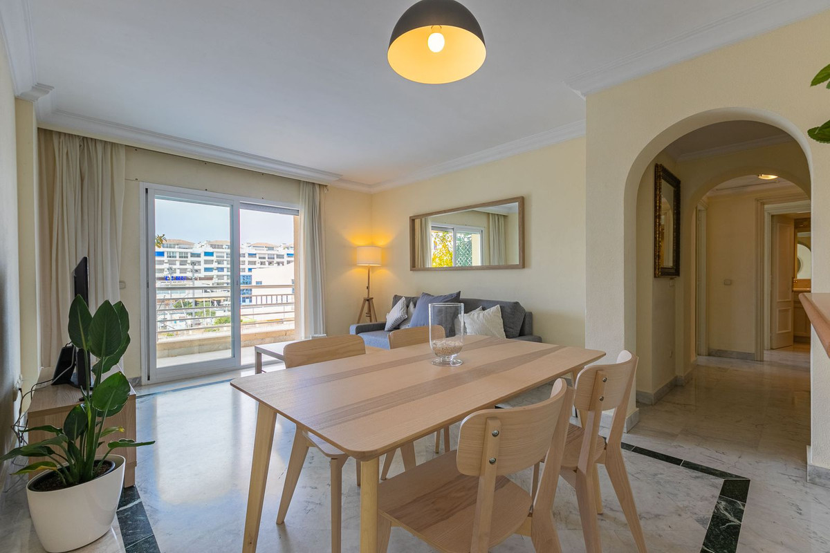 Se vende Apartamento Planta Media de 2 dormitorios en Costa Del Sol, Málaga, España
