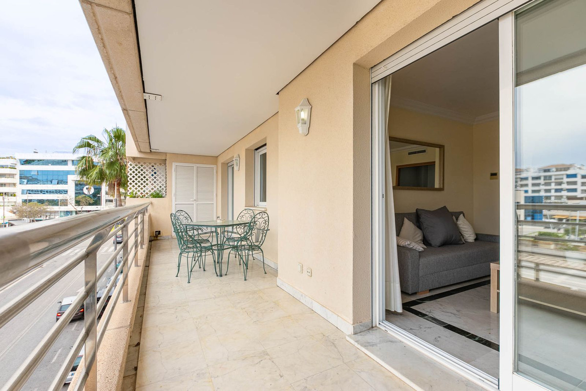 Se vende Apartamento Planta Media de 2 dormitorios en Costa Del Sol, Málaga, España
