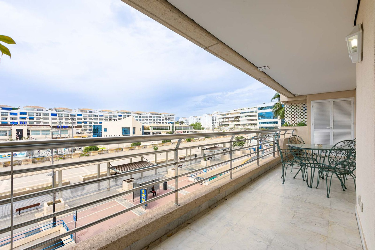Se vende Apartamento Planta Media de 2 dormitorios en Costa Del Sol, Málaga, España