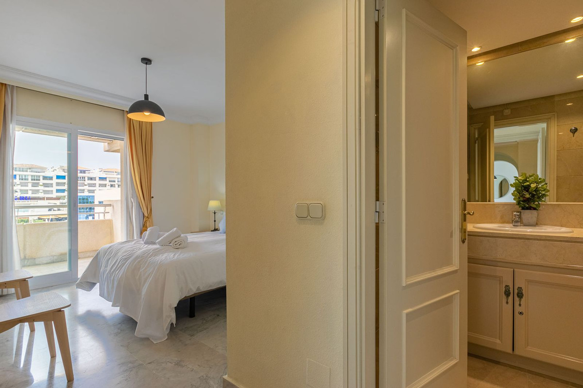 Se vende Apartamento Planta Media de 2 dormitorios en Costa Del Sol, Málaga, España