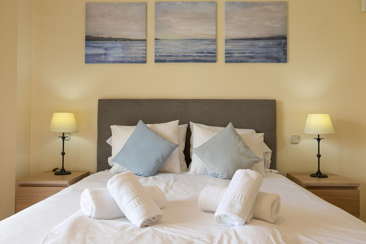 Se vende Apartamento Planta Media de 2 dormitorios en Costa Del Sol, Málaga, España