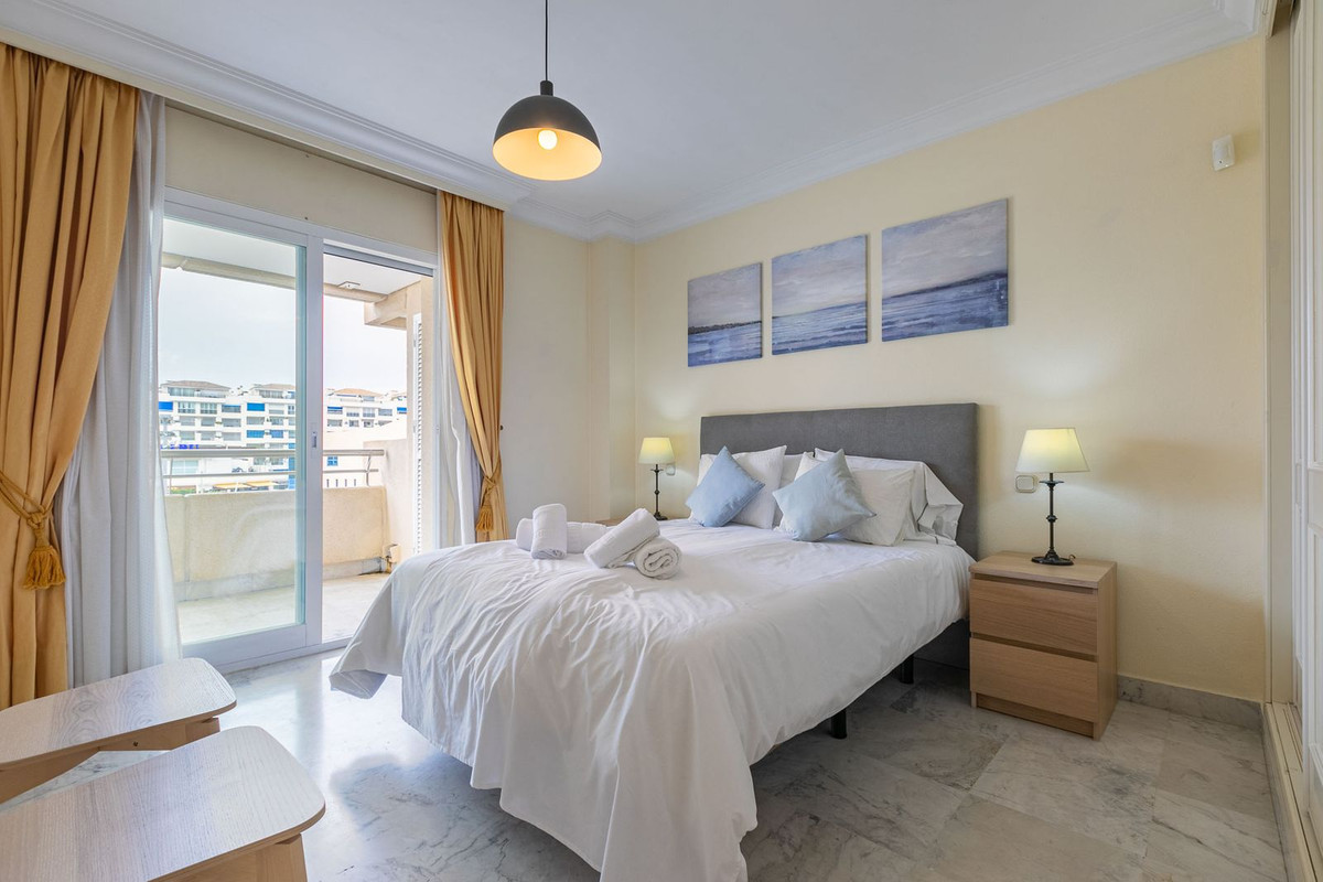 Se vende Apartamento Planta Media de 2 dormitorios en Costa Del Sol, Málaga, España