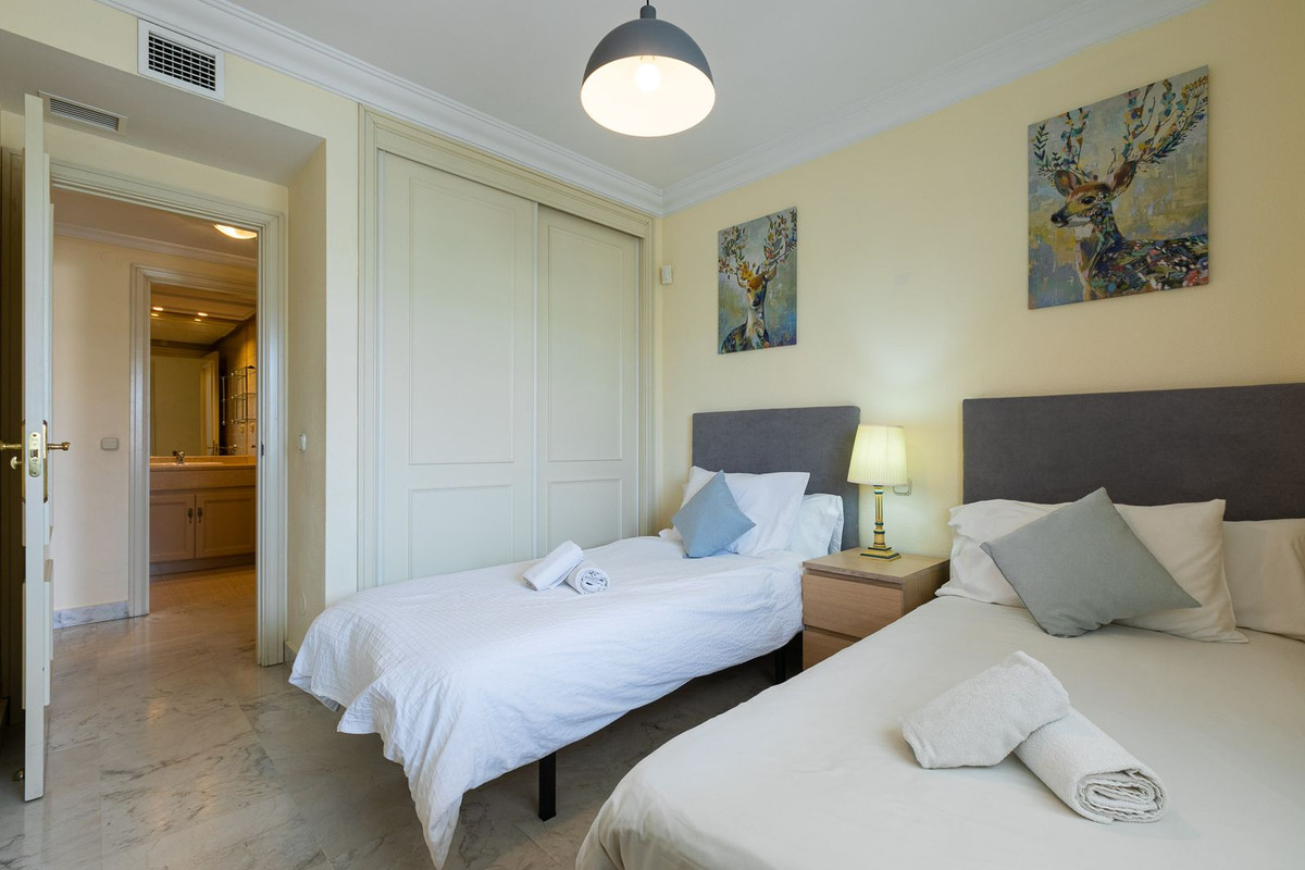 Se vende Apartamento Planta Media de 2 dormitorios en Costa Del Sol, Málaga, España