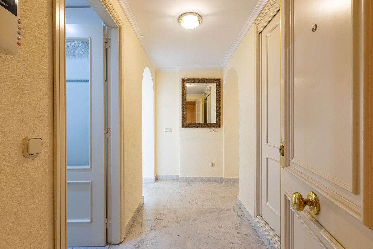 Se vende Apartamento Planta Media de 2 dormitorios en Costa Del Sol, Málaga, España