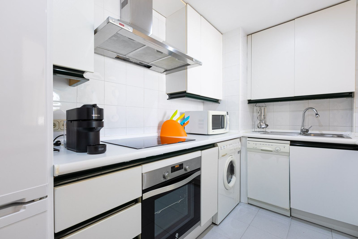 Se vende Apartamento Planta Media de 2 dormitorios en Costa Del Sol, Málaga, España