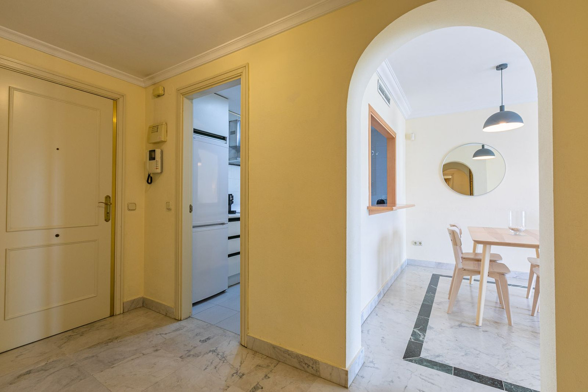 Se vende Apartamento Planta Media de 2 dormitorios en Costa Del Sol, Málaga, España