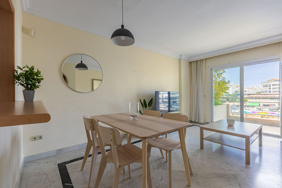 Se vende Apartamento Planta Media de 2 dormitorios en Costa Del Sol, Málaga, España