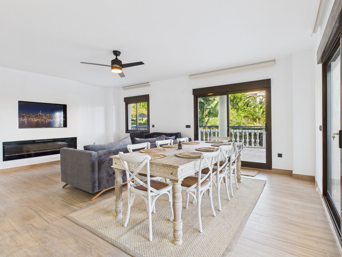 3 Bed Apartment for sale in La Duquesa Costa Del Sol, Málaga, Spain