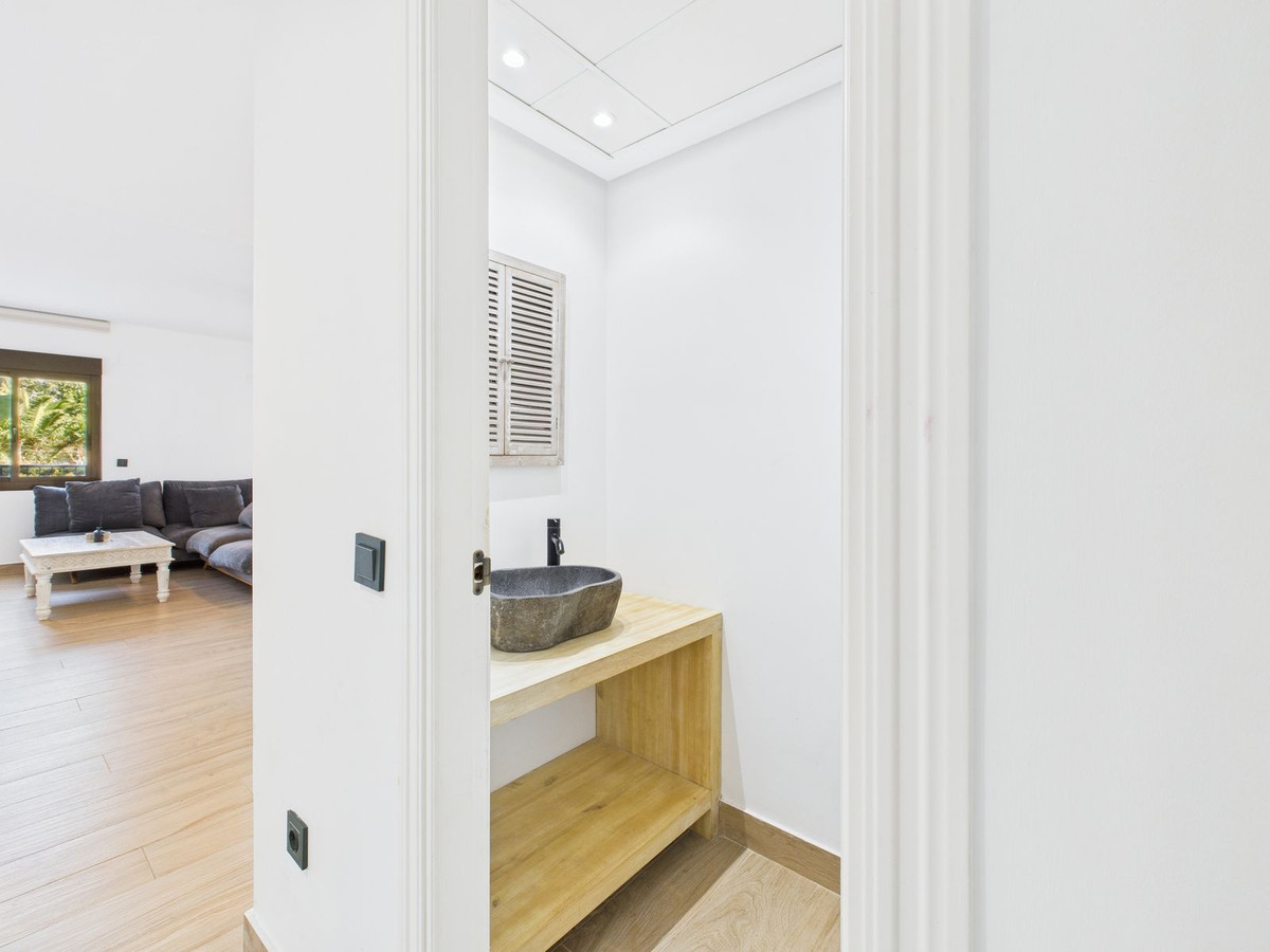 3 Bed Apartment for sale in La Duquesa Costa Del Sol, Málaga, Spain