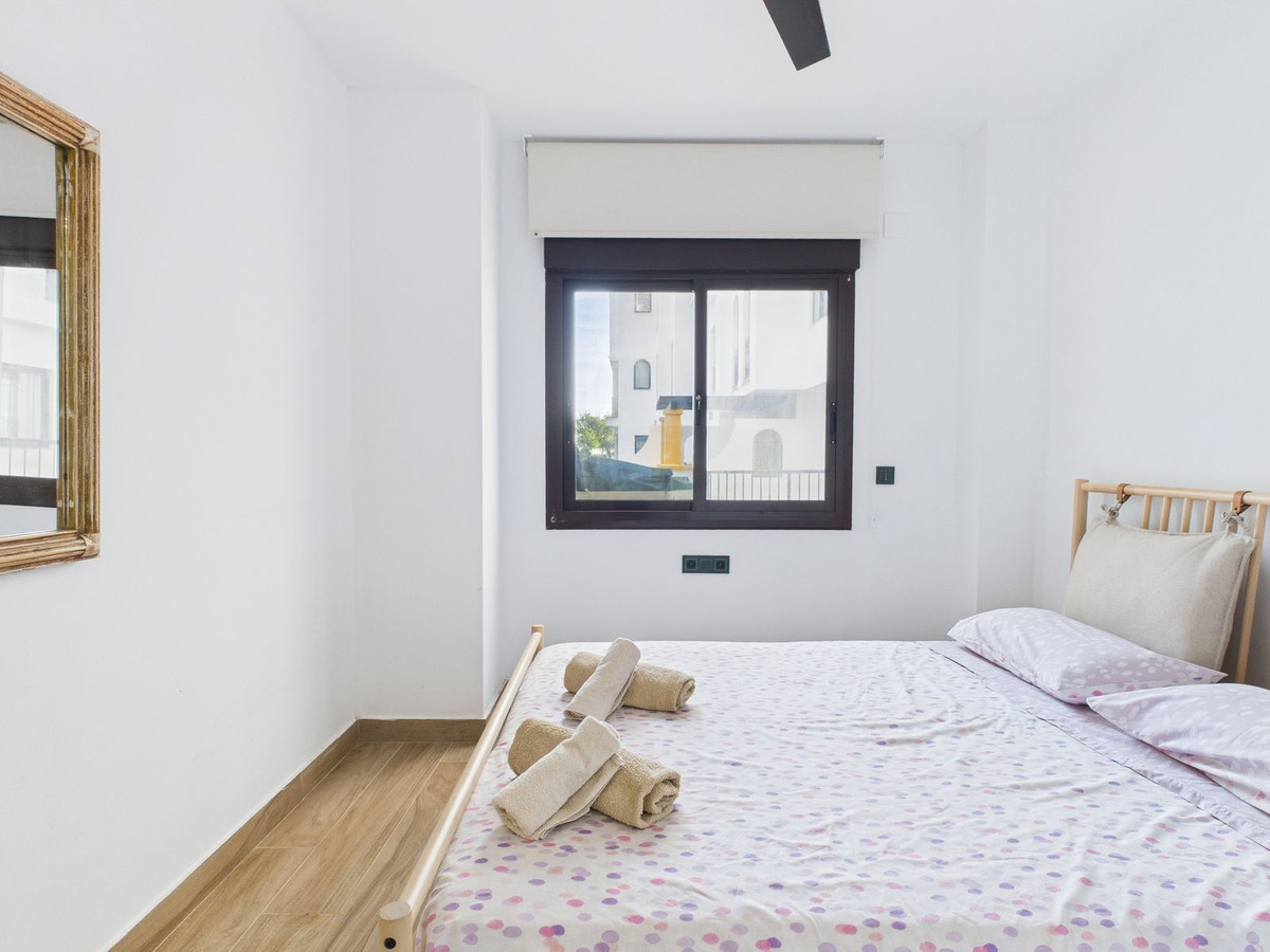 3 Bed Apartment for sale in La Duquesa Costa Del Sol, Málaga, Spain