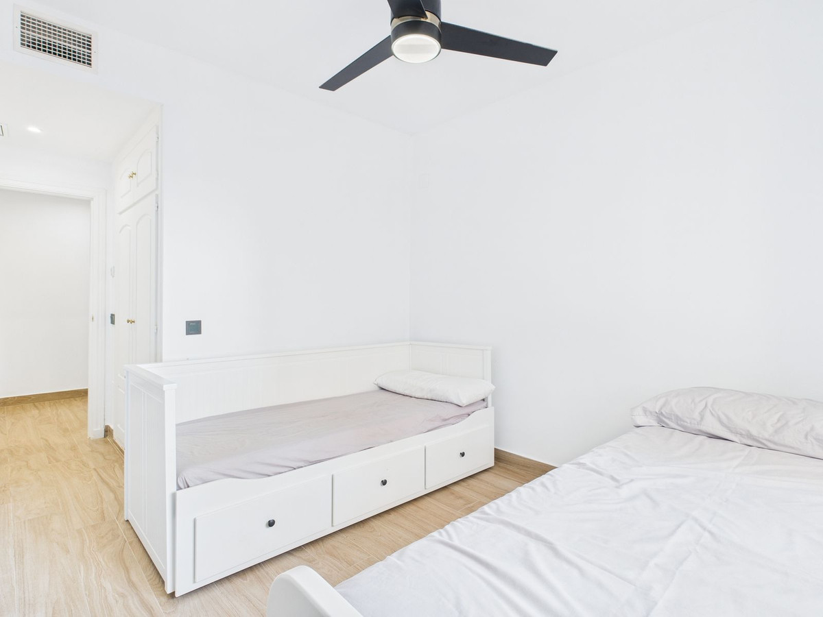 3 Bed Apartment for sale in La Duquesa Costa Del Sol, Málaga, Spain