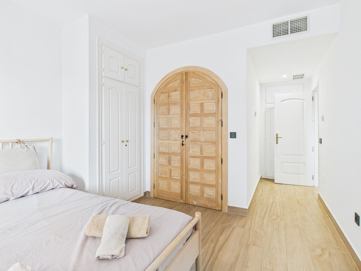 3 Bed Apartment for sale in La Duquesa Costa Del Sol, Málaga, Spain