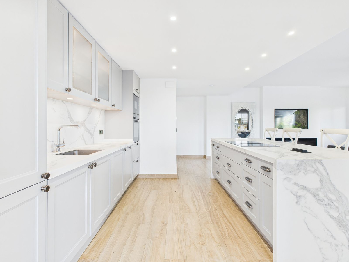 3 Bed Apartment for sale in La Duquesa Costa Del Sol, Málaga, Spain
