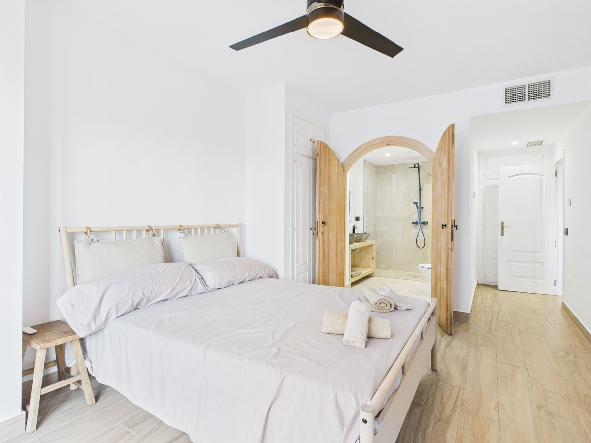 3 Bed Apartment for sale in La Duquesa Costa Del Sol, Málaga, Spain