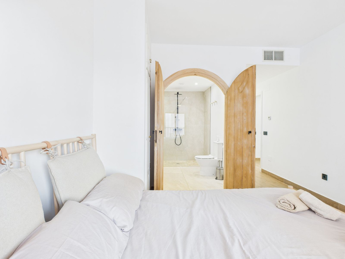 3 Bed Apartment for sale in La Duquesa Costa Del Sol, Málaga, Spain