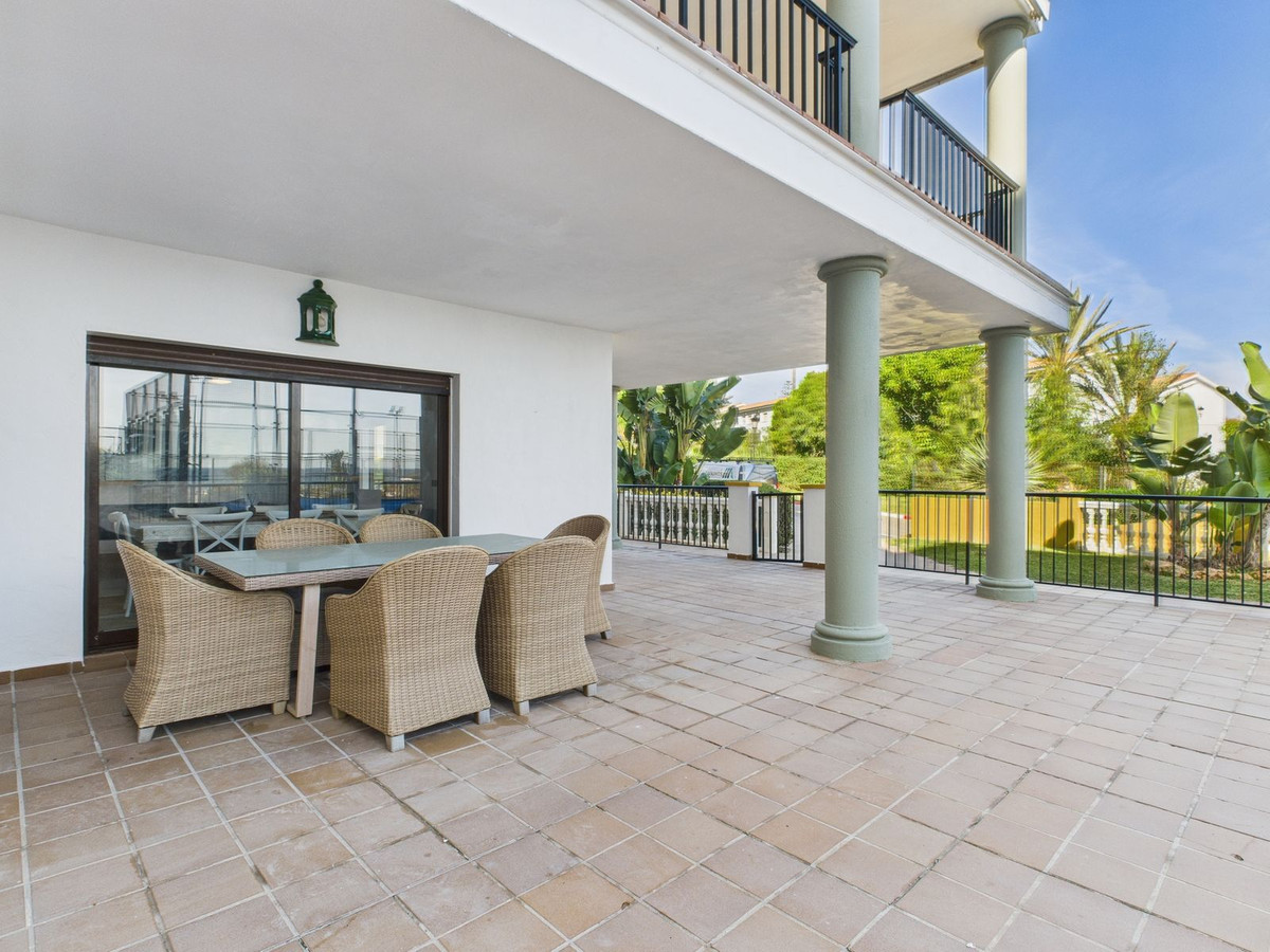 3 Bed Apartment for sale in La Duquesa Costa Del Sol, Málaga, Spain