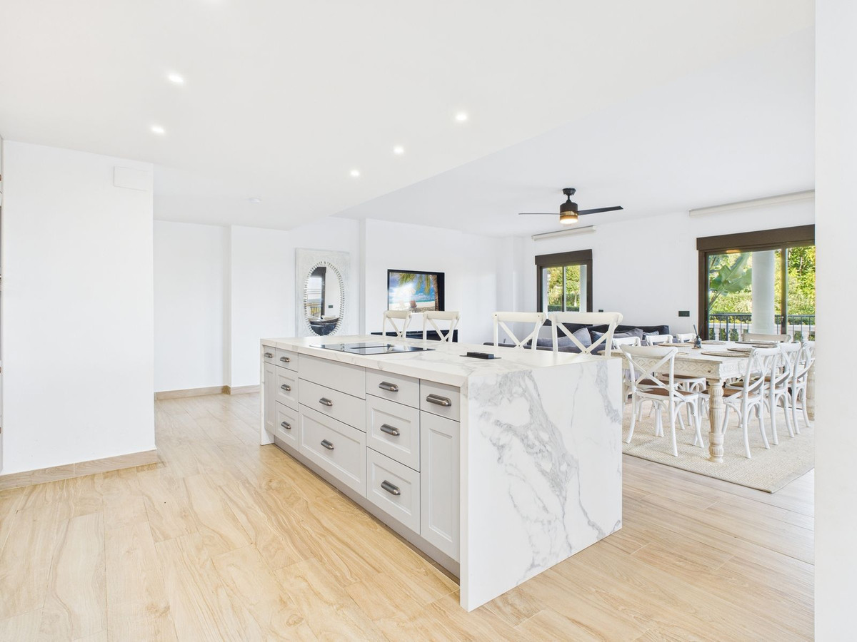 3 Bed Apartment for sale in La Duquesa Costa Del Sol, Málaga, Spain