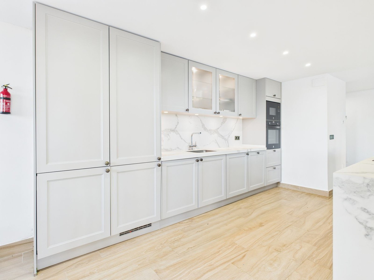 3 Bed Apartment for sale in La Duquesa Costa Del Sol, Málaga, Spain